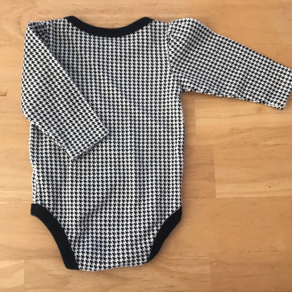 Houndstooth long sleeve onesie - Picture 3 of 3